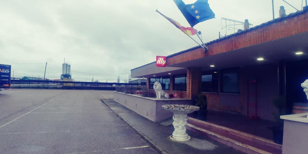 Hotel Ria De Vigo "Tierra De Campos" Becilla de Valderaduey Buitenkant foto